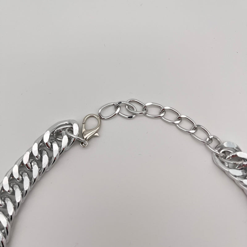 Kette mit mit Leopardenkopf-Design in Silber